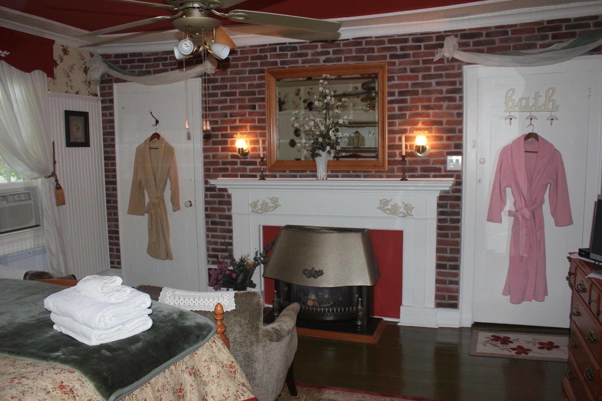 Domaine Les Boises Lee Farm S.A Bed & Breakfast Stanstead Exterior photo