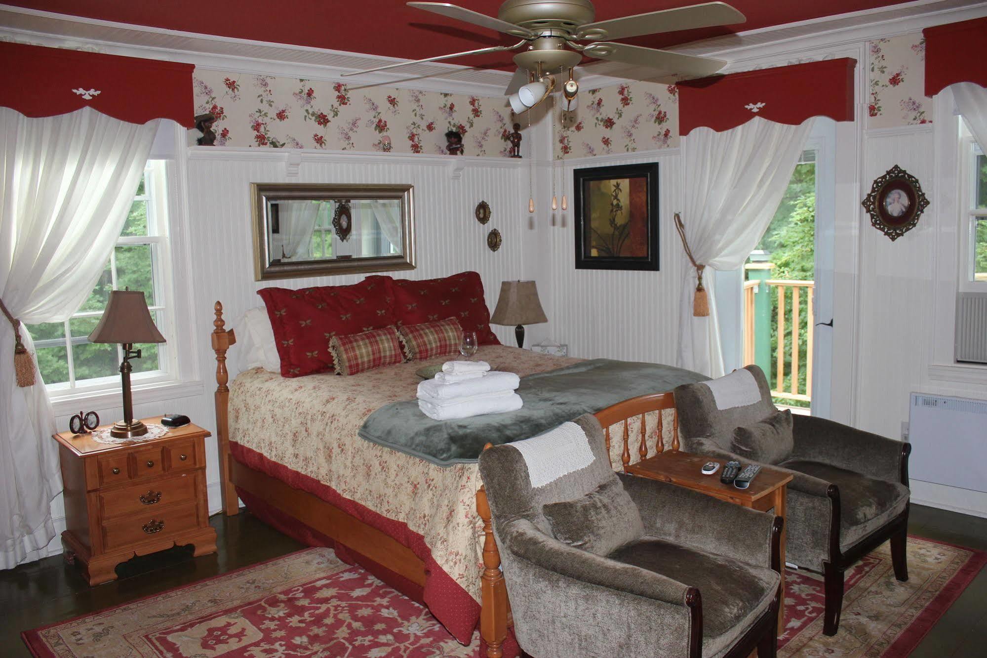 Domaine Les Boises Lee Farm S.A Bed & Breakfast Stanstead Exterior photo