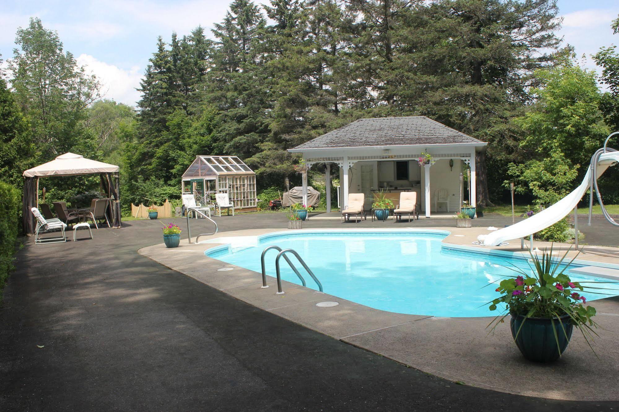 Domaine Les Boises Lee Farm S.A Bed & Breakfast Stanstead Exterior photo