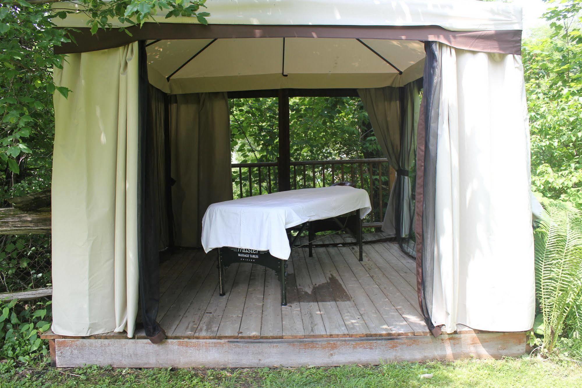 Domaine Les Boises Lee Farm S.A Bed & Breakfast Stanstead Exterior photo